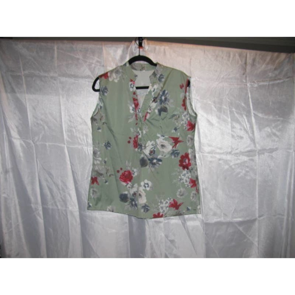 Amazon top, size XL, spring green floral sleeveless collar Button front. - Picture 1 of 9